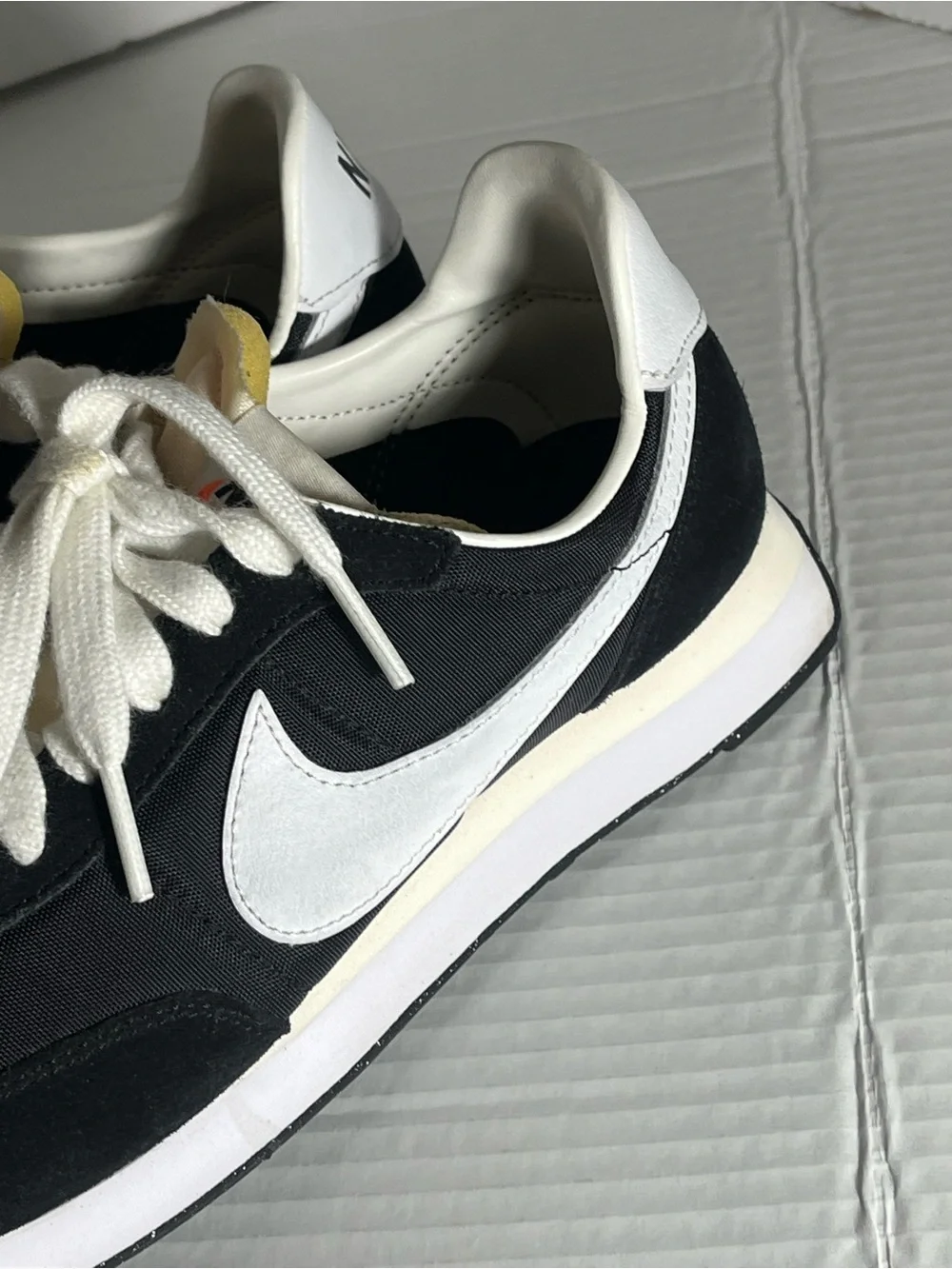 Nike Waffle Trainer size 5 1/2 youth good condition